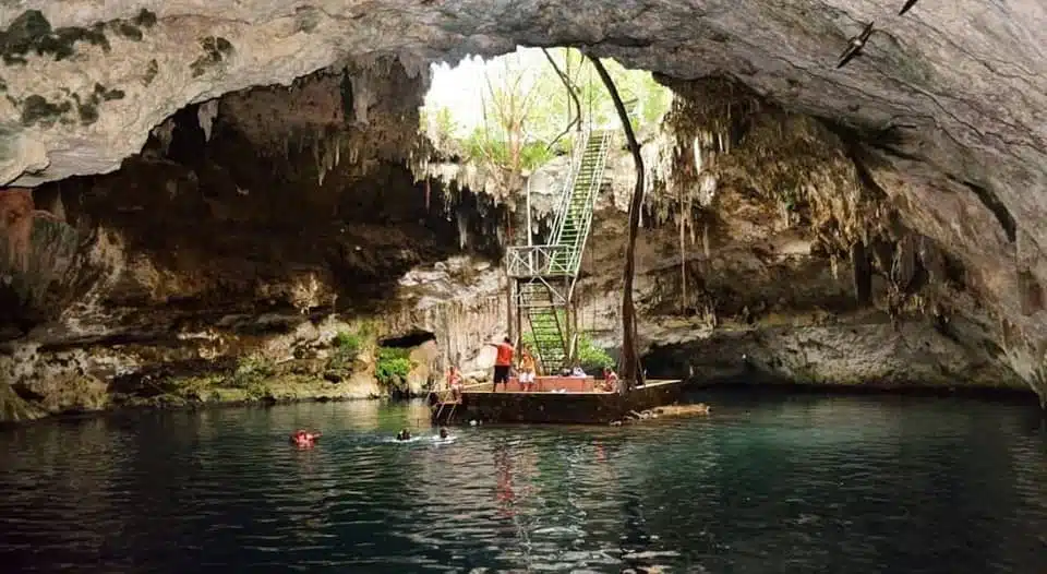 Cúpula del Cenote Yaxbacaltún Cúpula del Cenote Yaxbacaltún