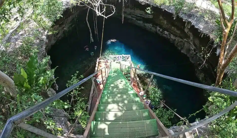 Cenote Yaxbacaltún Cenote Yaxbacaltún